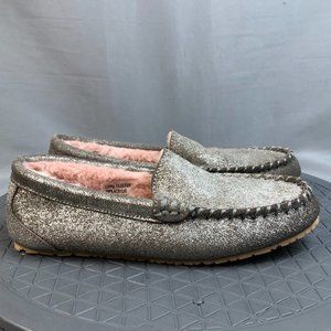 Clarks Womens Mocassin Slippers Faux Fur Lined Size 7 Medium Silver Metallic